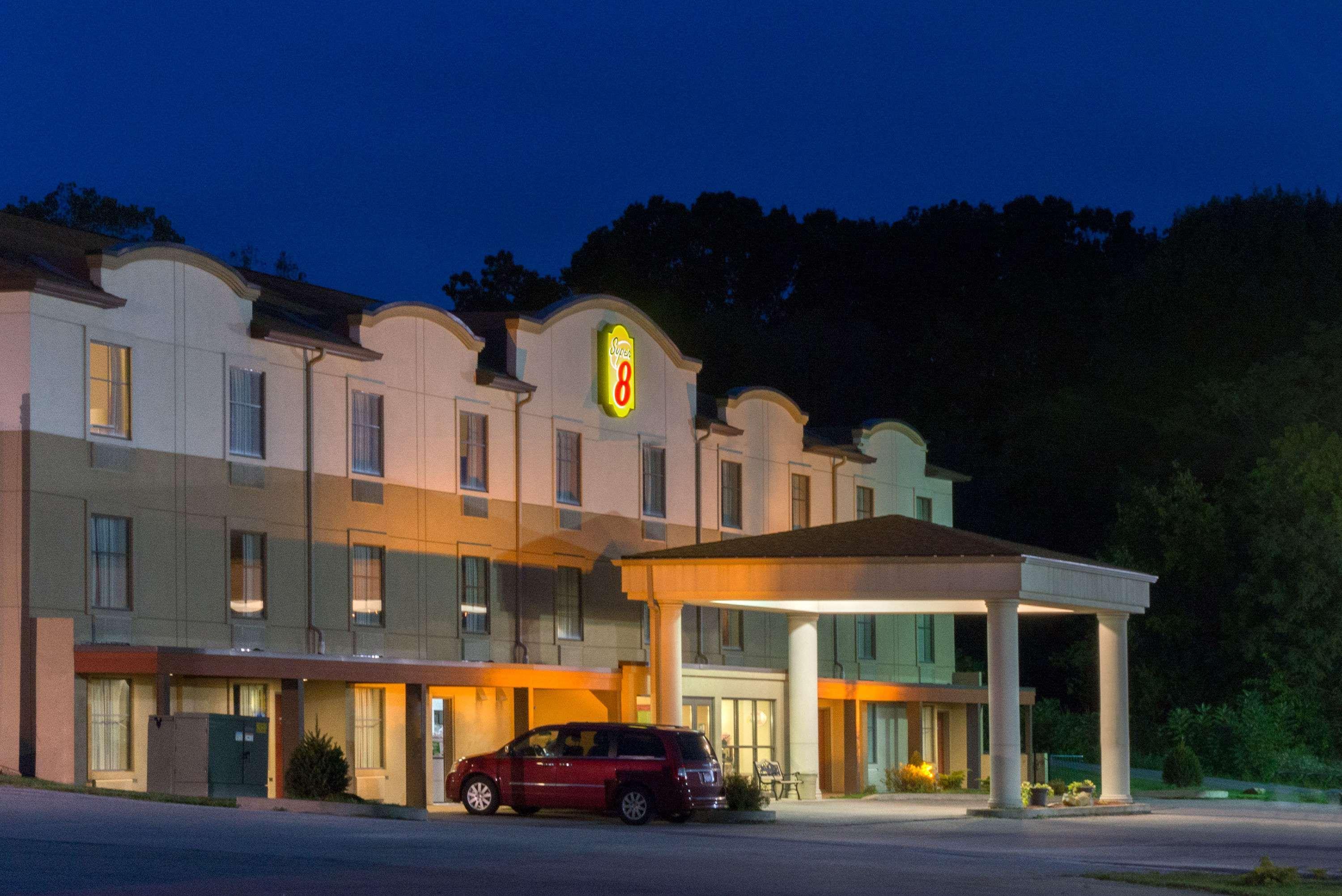 Super 8 By Wyndham Beaver Falls Екстер'єр фото